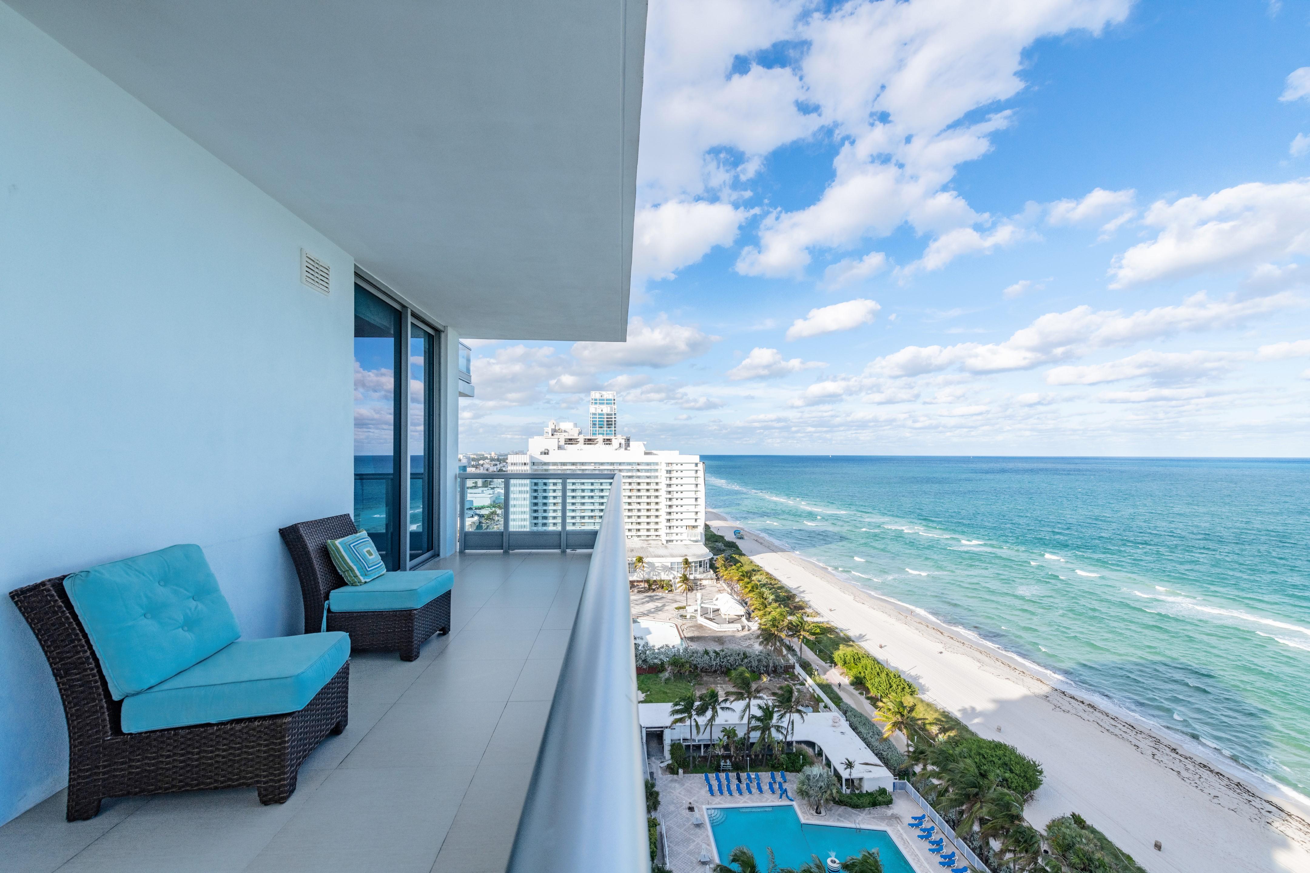 Churchill Suites Monte Carlo Miami Beach Bagian luar foto