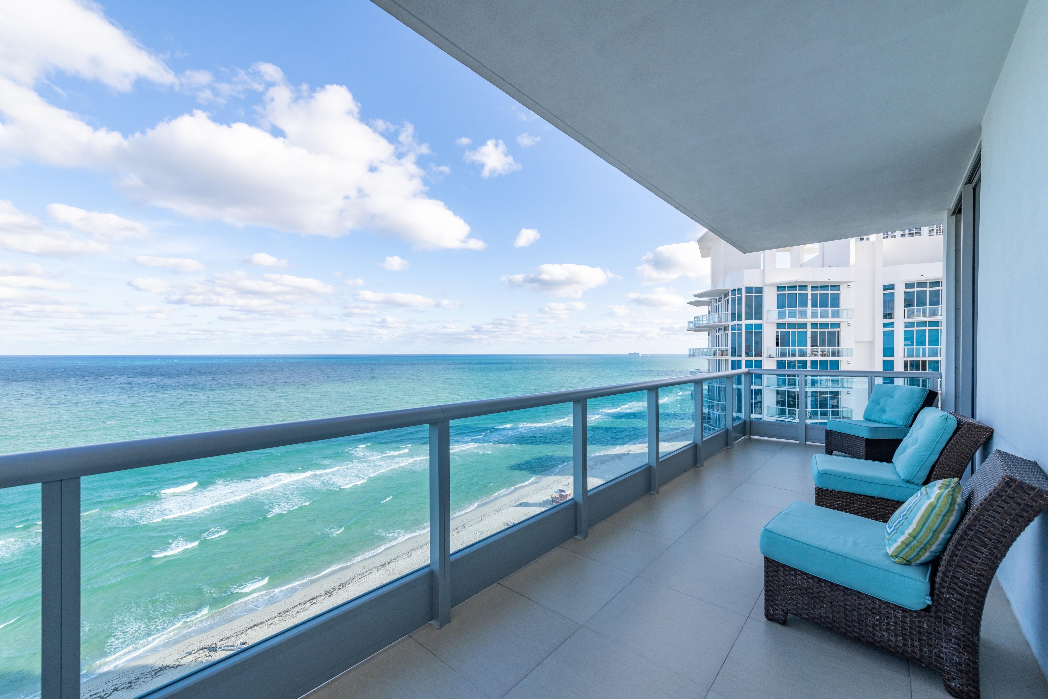 Churchill Suites Monte Carlo Miami Beach Bagian luar foto