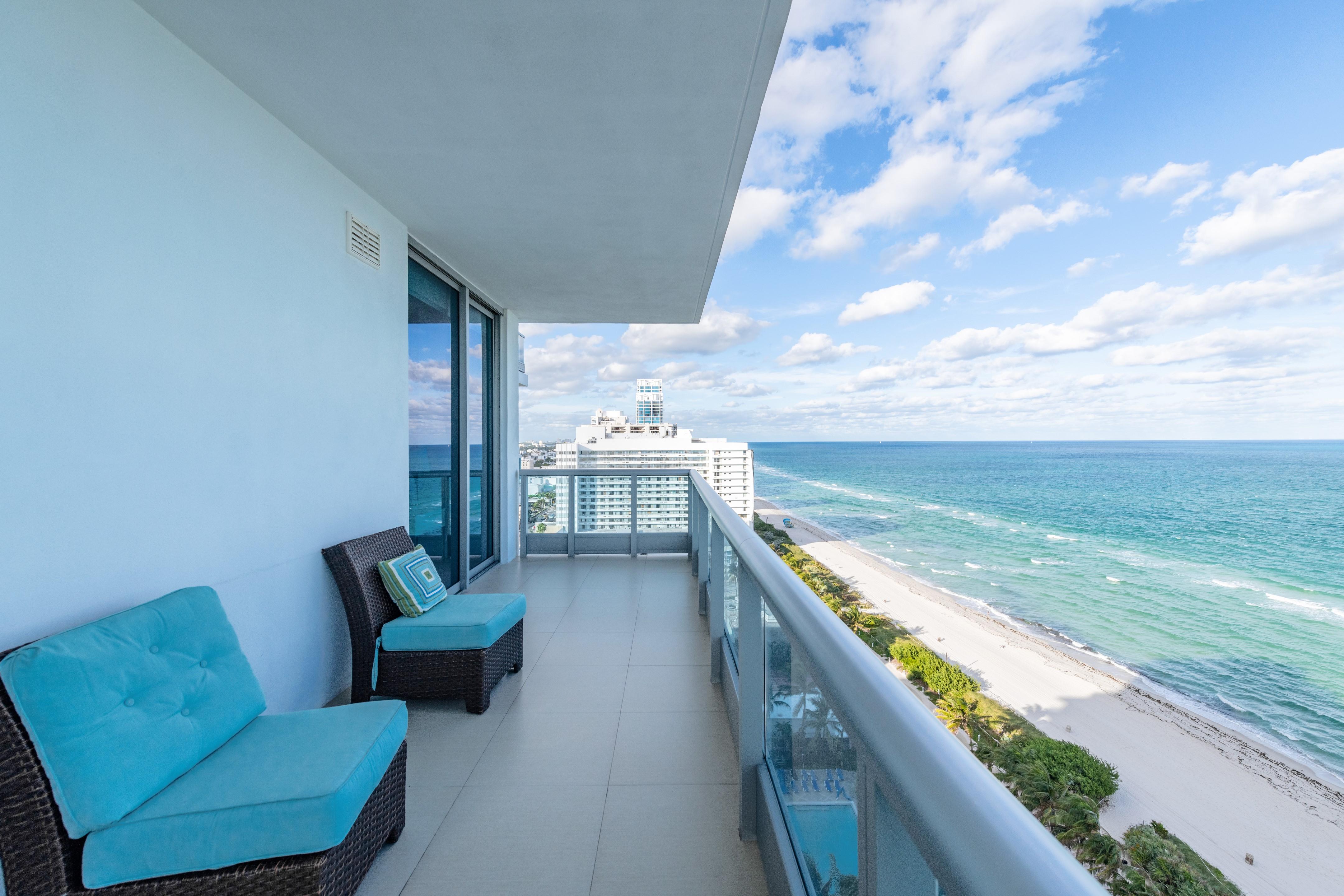 Churchill Suites Monte Carlo Miami Beach Bagian luar foto