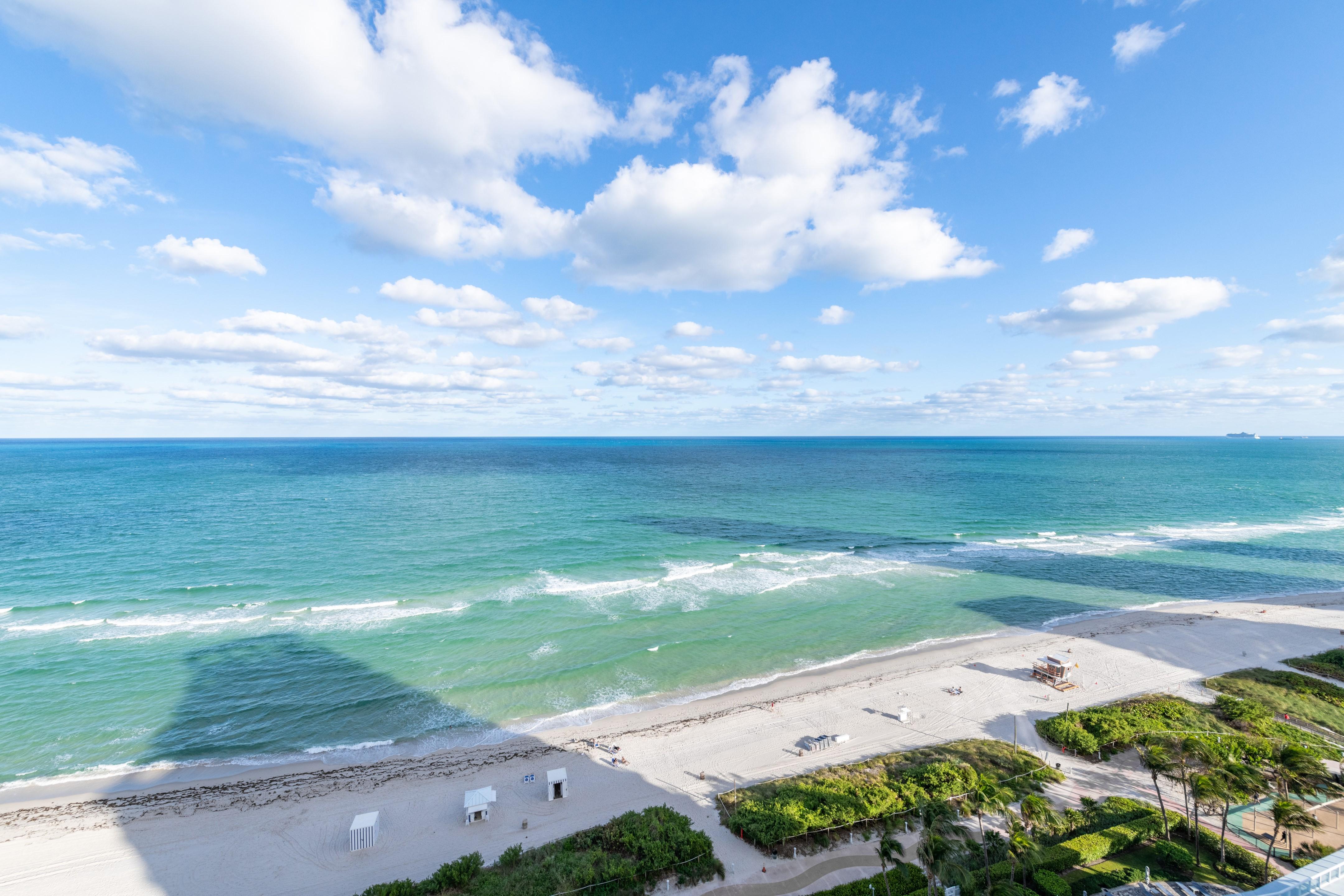 Churchill Suites Monte Carlo Miami Beach Bagian luar foto