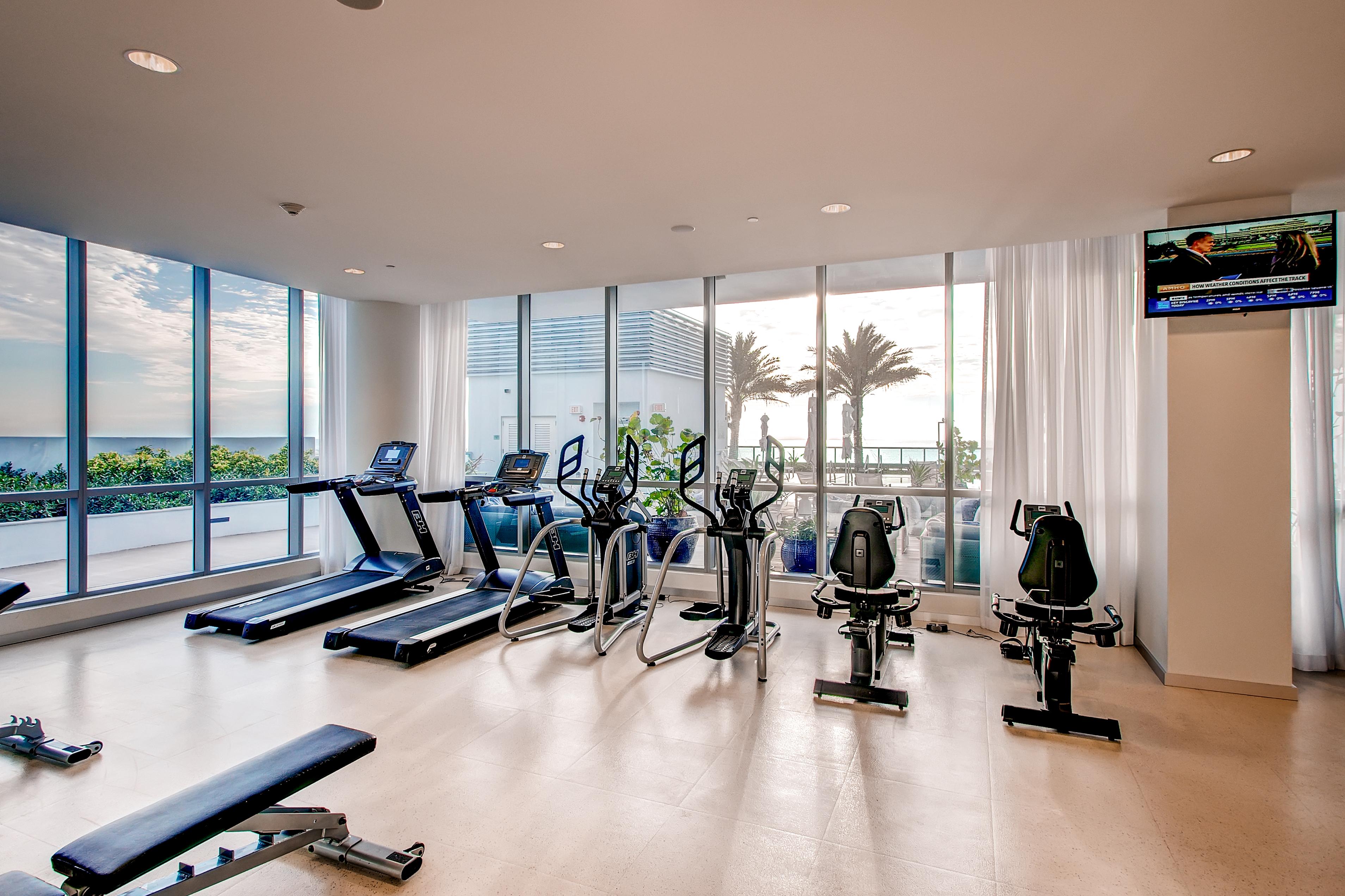 Churchill Suites Monte Carlo Miami Beach Bagian luar foto