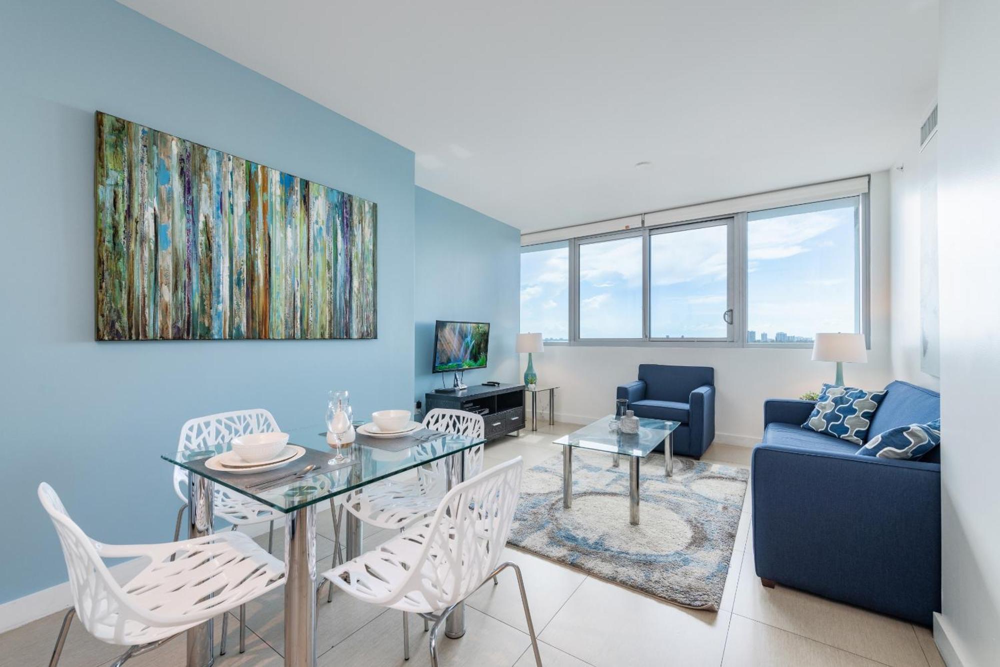 Churchill Suites Monte Carlo Miami Beach Bagian luar foto